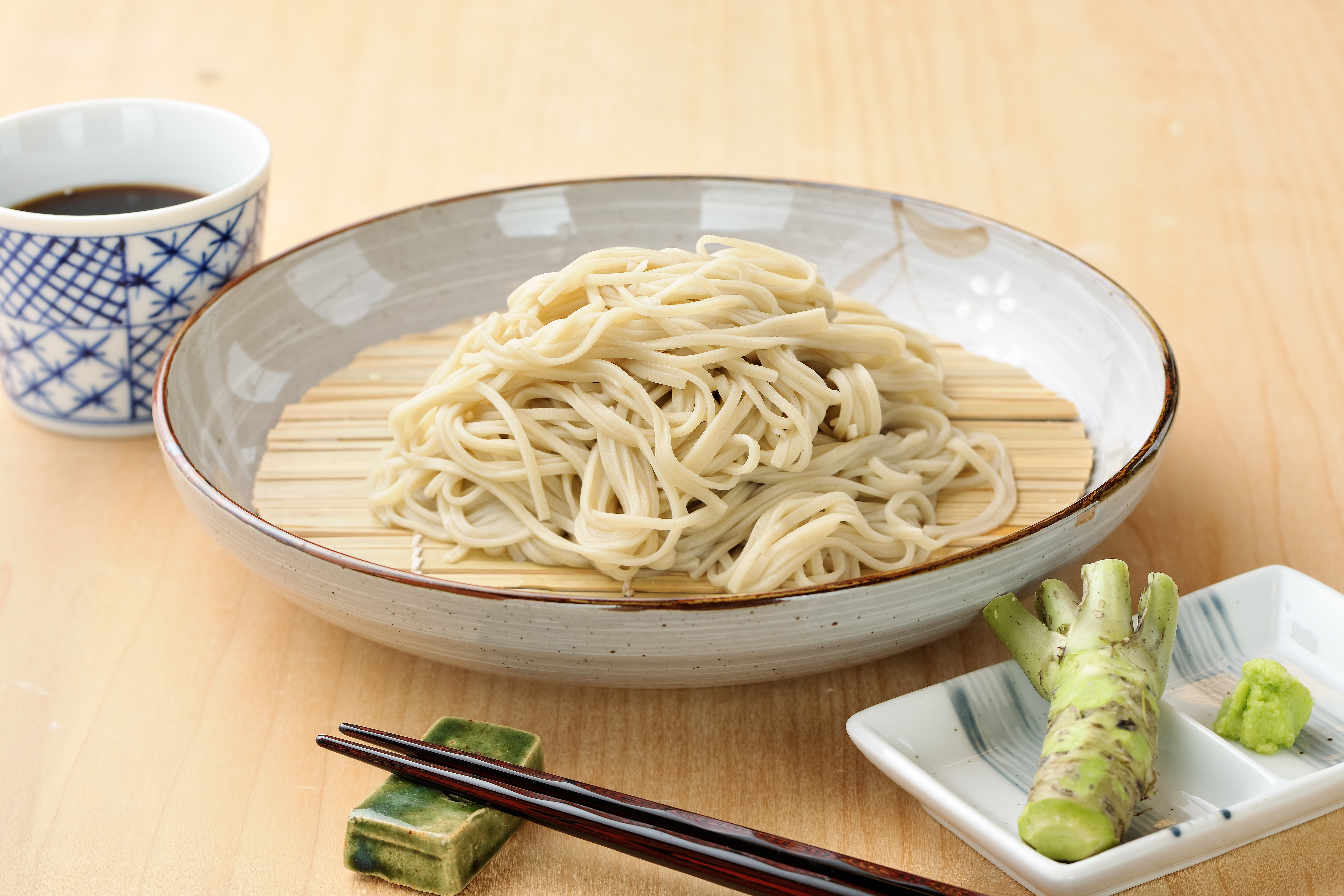 冷凍本生そばの盛り付け例